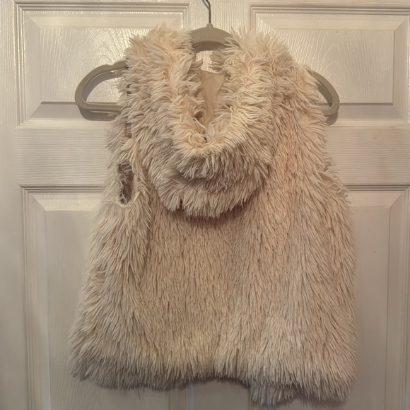 Faux Fur Cream Vest - Picture 3 of 4